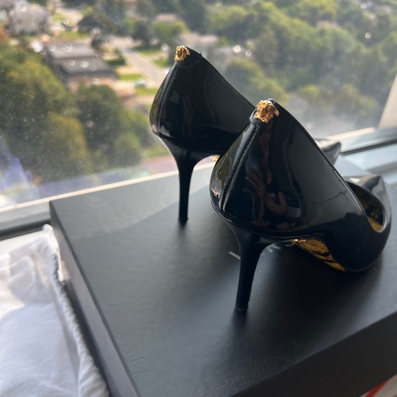 Black pump Versace shoes for sale - Picture 6 of 7